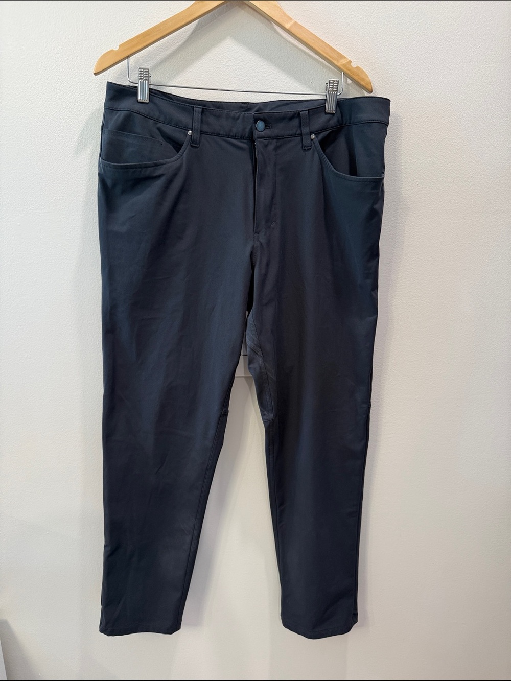 Lululemon Men's Performance Black Stretch Pants Sz 36